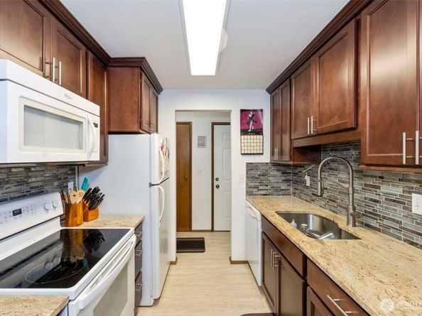 3400 Narrows View Lane NE 204, Bremerton WA 98310