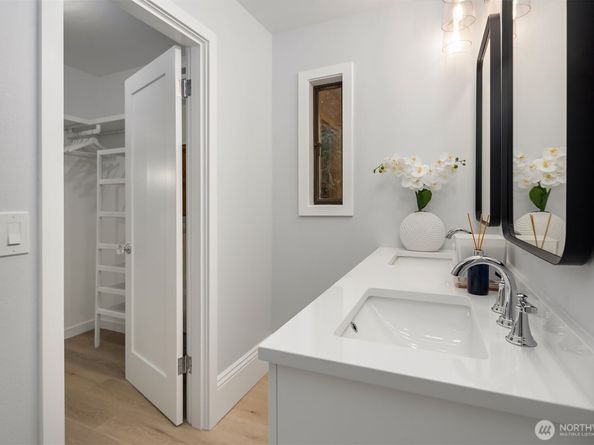 1518 NE 140th Street C6, Seattle WA 98125