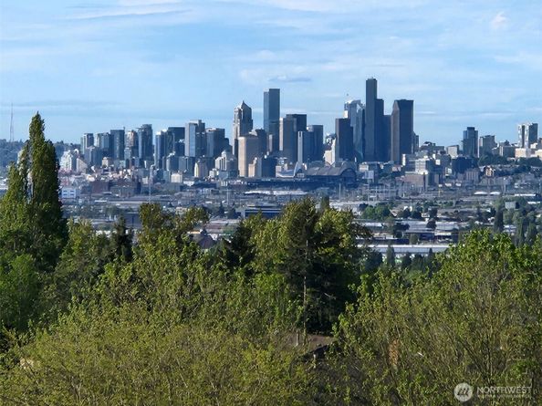 10911 D Glen Acres Drive S, Seattle WA 98168