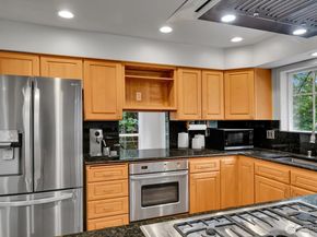 25043 SE Mirrormont Boulevard, Issaquah WA 98027