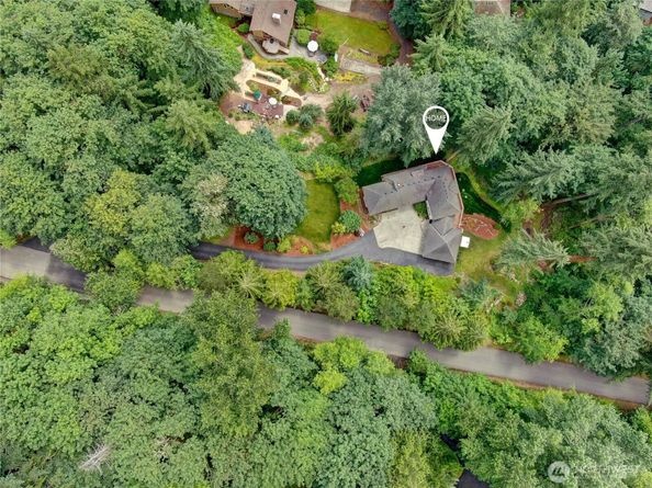 25043 SE Mirrormont Boulevard, Issaquah WA 98027
