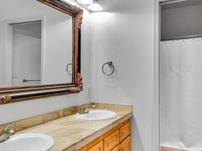 25043 SE Mirrormont Boulevard, Issaquah WA 98027