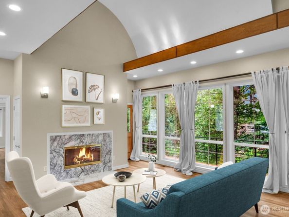 25043 SE Mirrormont Boulevard, Issaquah WA 98027