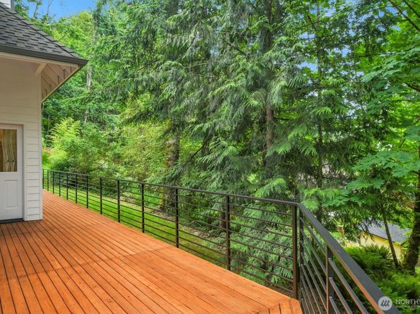 25043 SE Mirrormont Boulevard, Issaquah WA 98027