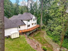 25043 SE Mirrormont Boulevard, Issaquah WA 98027