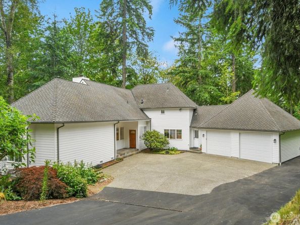 25043 SE Mirrormont Boulevard, Issaquah WA 98027