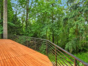 25043 SE Mirrormont Boulevard, Issaquah WA 98027