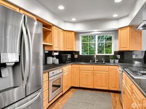 25043 SE Mirrormont Boulevard, Issaquah WA 98027