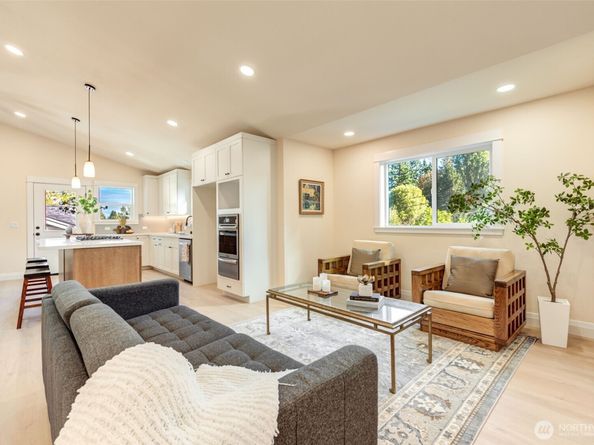 2558 NE 91st Street A, Seattle WA 98115