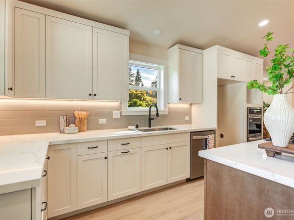 2558 NE 91st Street A, Seattle WA 98115