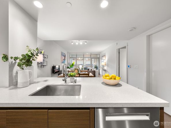 583 Battery Street 309N, Seattle WA 98121