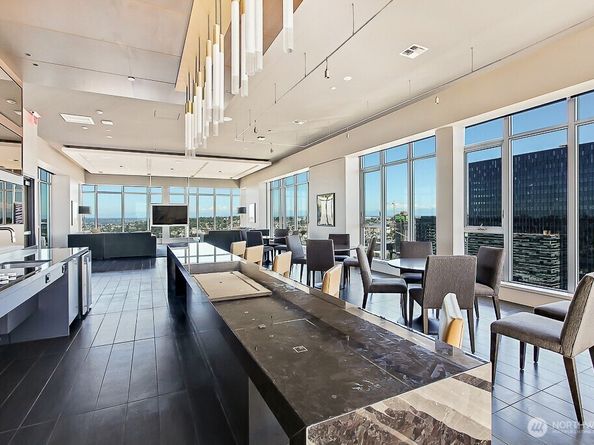 583 Battery Street 309N, Seattle WA 98121