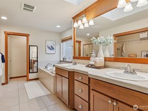 8827 NE 148th Place, Kenmore WA 98028