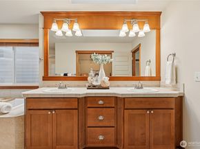 8827 NE 148th Place, Kenmore WA 98028