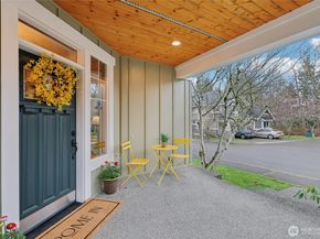 8827 NE 148th Place, Kenmore WA 98028