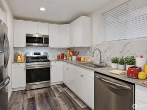 4709 B 8th Avenue NE, Seattle WA 98105