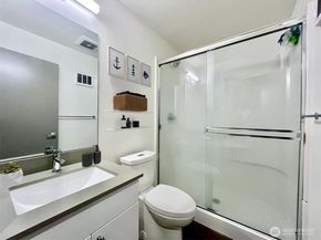 4709 B 8th Avenue NE, Seattle WA 98105