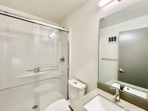 4709 B 8th Avenue NE, Seattle WA 98105