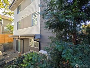 4709 B 8th Avenue NE, Seattle WA 98105