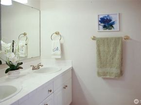 1160 Monroe Avenue NE 2A, Renton WA 98056