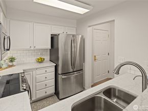 4133 224th Lane SE 302, Issaquah WA 98029