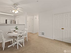 4133 224th Lane SE 302, Issaquah WA 98029