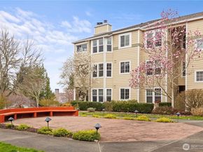 4133 224th Lane SE 302, Issaquah WA 98029