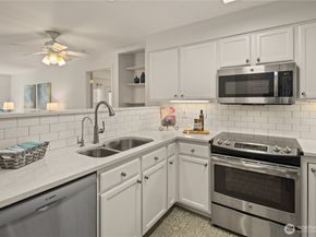 4133 224th Lane SE 302, Issaquah WA 98029