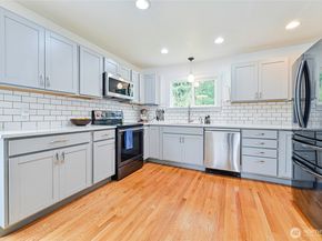 11515 7th Avenue NE, Seattle WA 98125