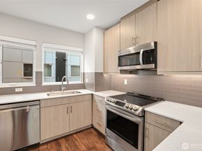 12522 15th Avenue NE B, Seattle WA 98125