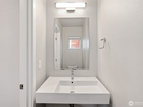 12522 15th Avenue NE B, Seattle WA 98125