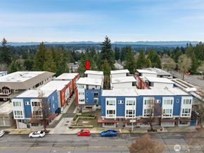 12522 15th Avenue NE B, Seattle WA 98125