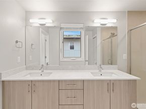 12522 15th Avenue NE B, Seattle WA 98125