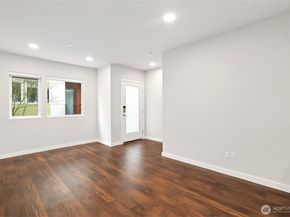 12522 15th Avenue NE B, Seattle WA 98125