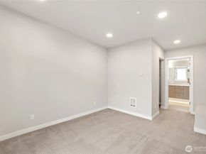 12522 15th Avenue NE B, Seattle WA 98125