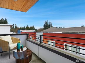 12522 15th Avenue NE B, Seattle WA 98125