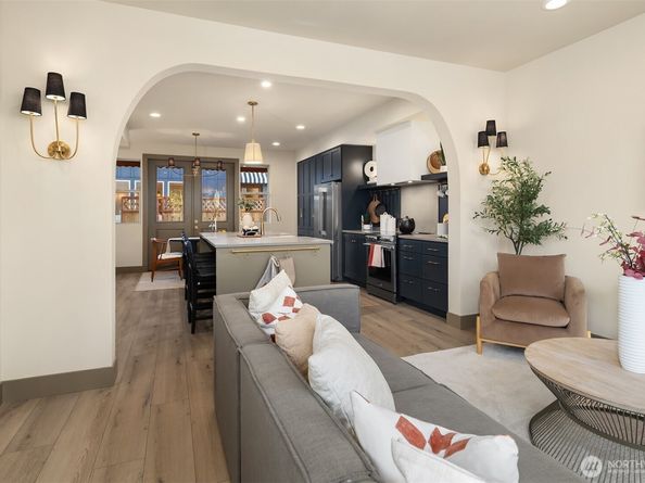 5037 25th Avenue SW, Seattle WA 98106