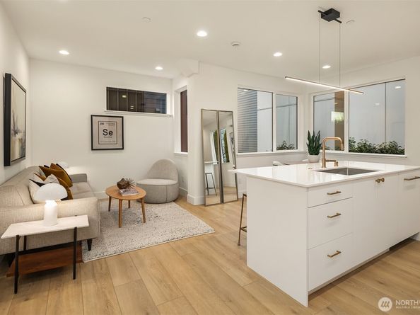 3616 Francis Avenue N, Seattle WA 98103