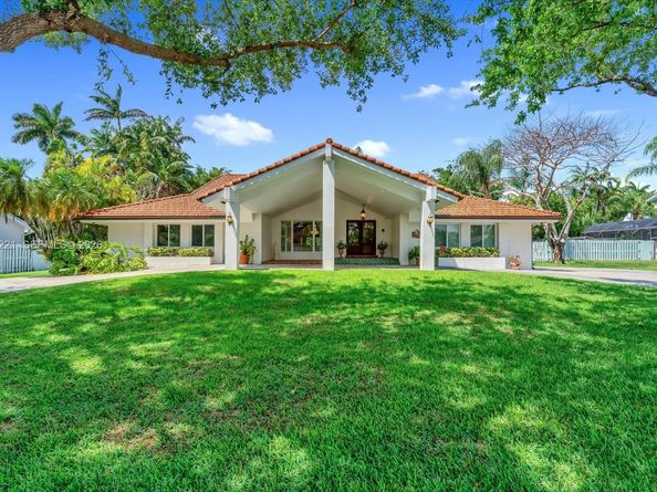 9941 SW 143rd St, Miami FL 33176