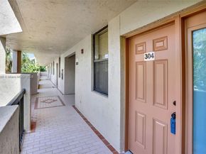 2768 S Carambola Cir S 304, Coconut Creek FL 33066