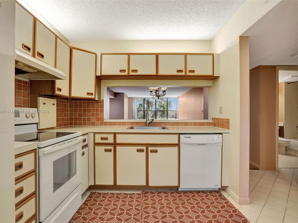 2768 S Carambola Cir S 304, Coconut Creek FL 33066