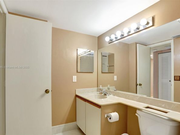 2768 S Carambola Cir S 304, Coconut Creek FL 33066