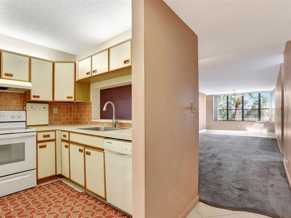 2768 S Carambola Cir S 304, Coconut Creek FL 33066