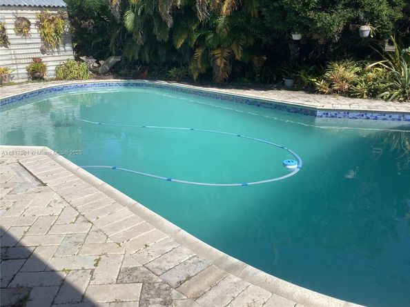 7170 SW 9th St, Pembroke Pines FL 33023