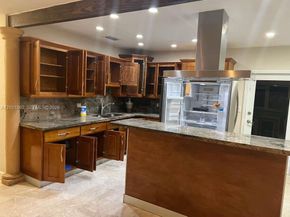 6900 SW 22nd St, Miami FL 33155