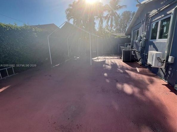 6900 SW 22nd St, Miami FL 33155