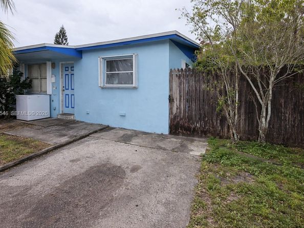 3522 NW 193rd St, Miami Gardens FL 33056