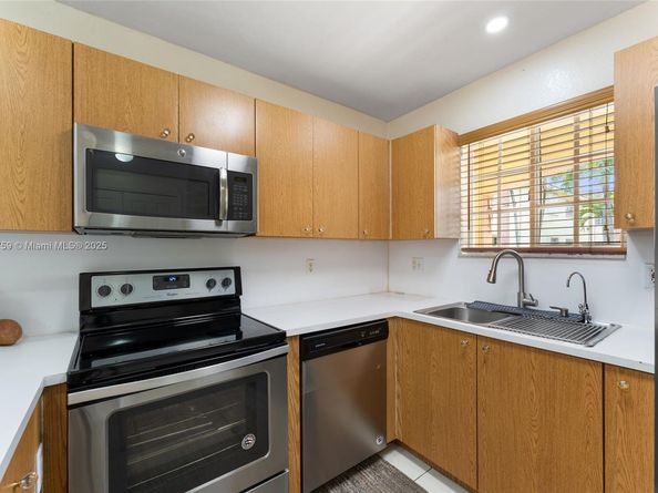 6755 NW 182nd St 104, Hialeah FL 33015