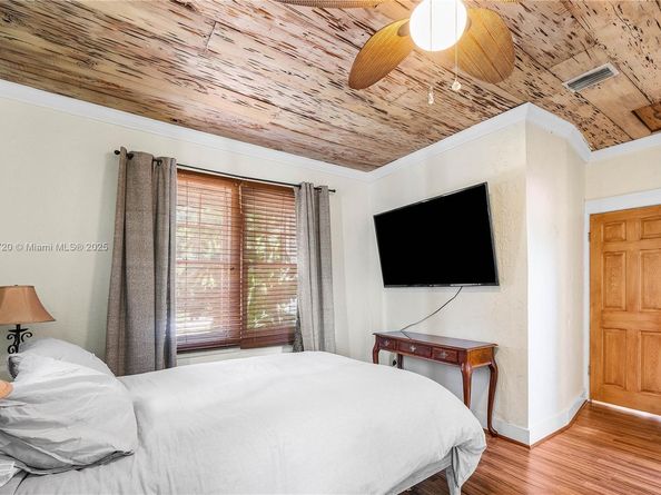 Undisclosed Address #A11886720, West Palm Beach FL 33401