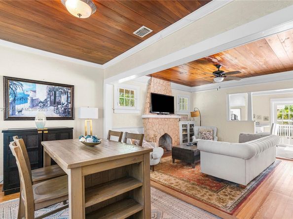Undisclosed Address #A11886720, West Palm Beach FL 33401